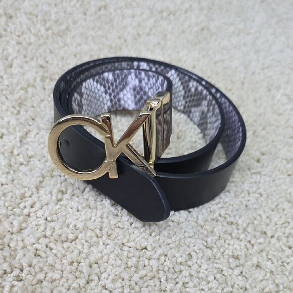 Calvin Klein Snakeskin Belt with Gold Logo Buckle Reversable To Black - Picture 3 of 3